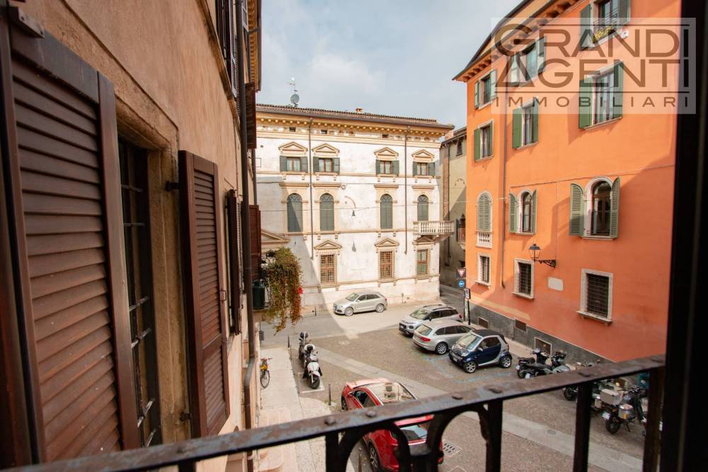 appartamento in vendita a Verona in zona Centro Storico