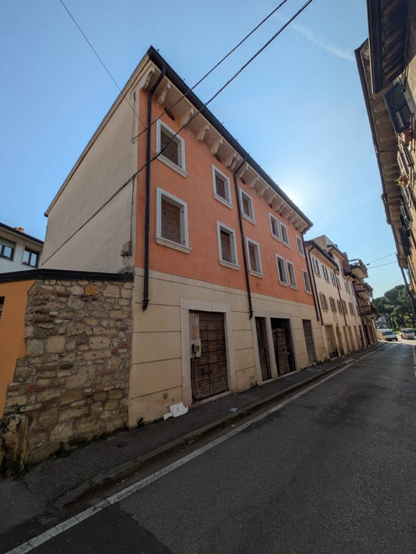 appartamento in vendita a Verona in zona Parona di Valpolicella