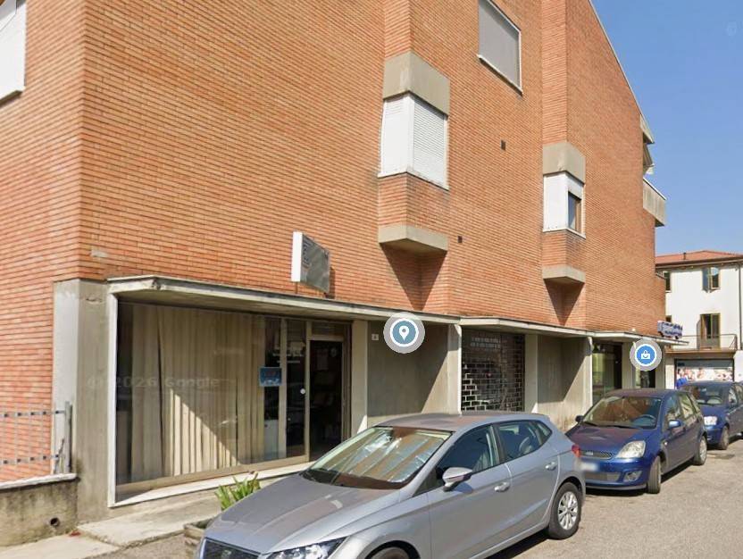 negozio in vendita a Verona in zona San Massimo all'Adige