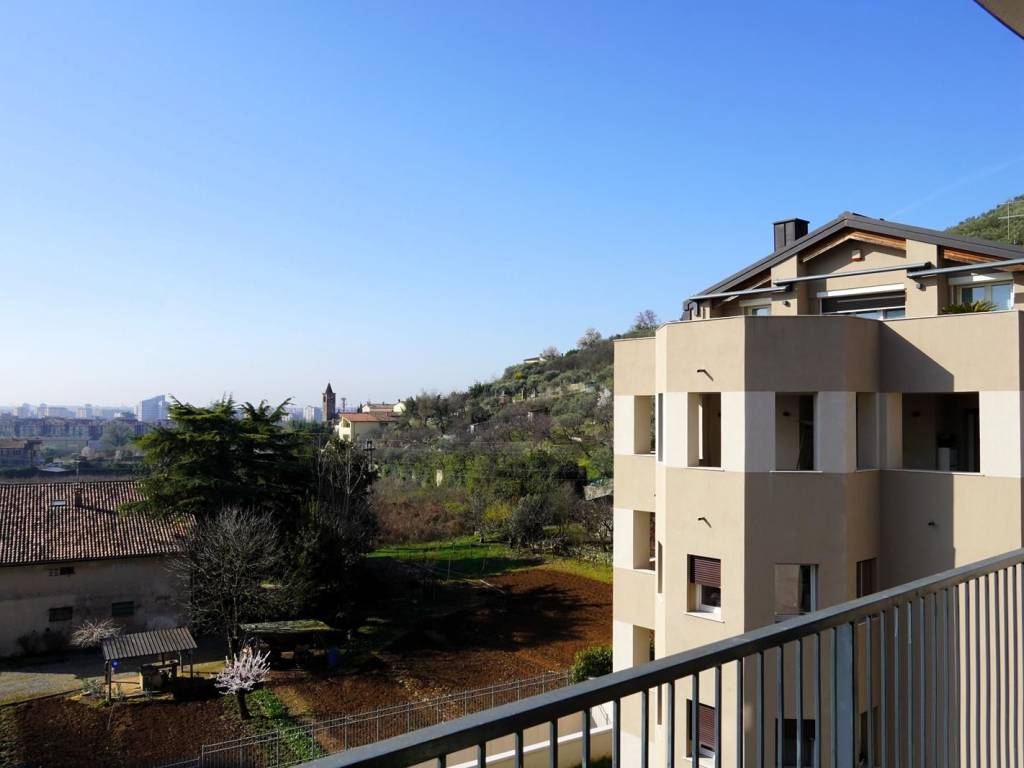 appartamento in vendita a Verona in zona Quinzano