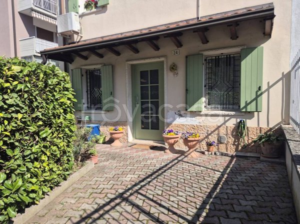 casa indipendente in vendita a Verona in zona Golosine