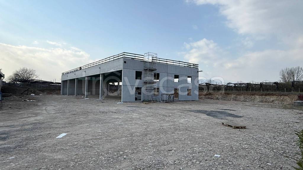 locale commerciale in vendita a Verona in zona Chievo