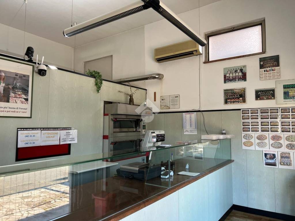 negozio in vendita a Verona in zona Santa Lucia