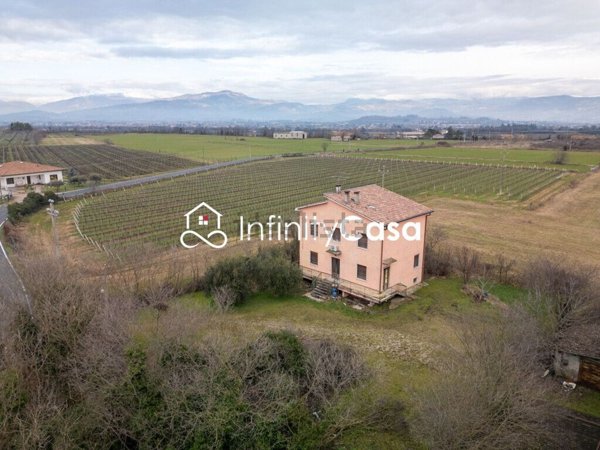 casa indipendente in vendita a Verona in zona San Massimo all'Adige