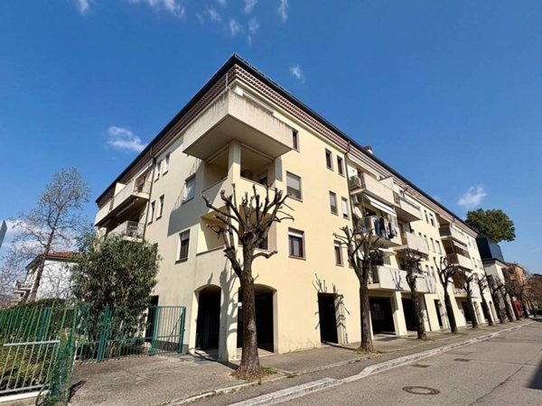 appartamento in vendita a Verona in zona Borgo Roma