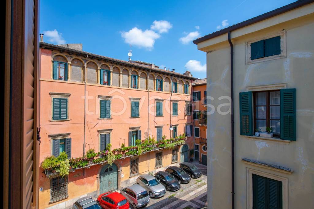 appartamento in vendita a Verona in zona Centro Storico