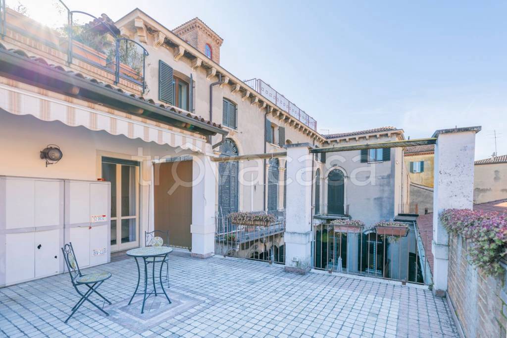 appartamento in vendita a Verona in zona Centro Storico