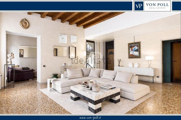 casa indipendente in vendita a Verona in zona Centro Storico