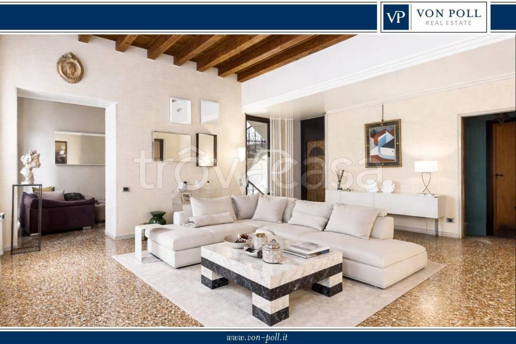 casa indipendente in vendita a Verona in zona Centro Storico