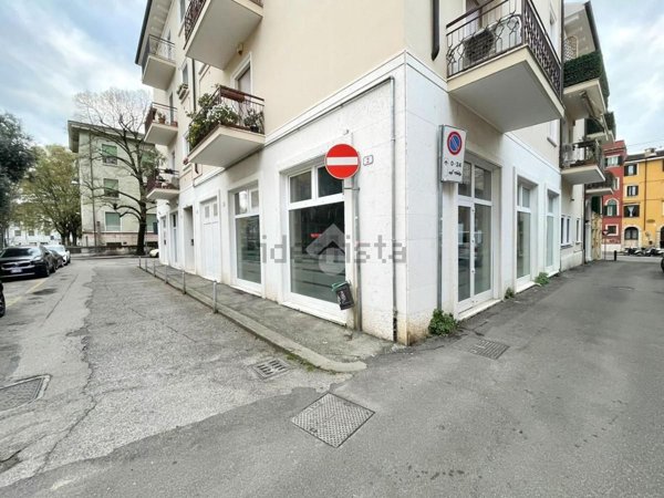 negozio in vendita a Verona in zona Veronetta