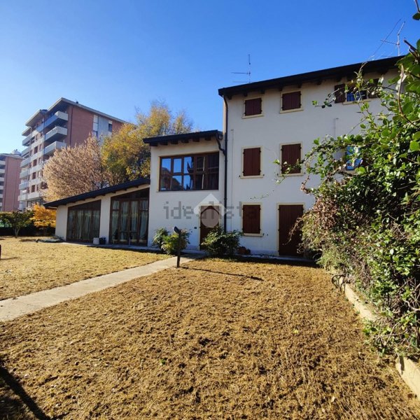 casa indipendente in vendita a Verona