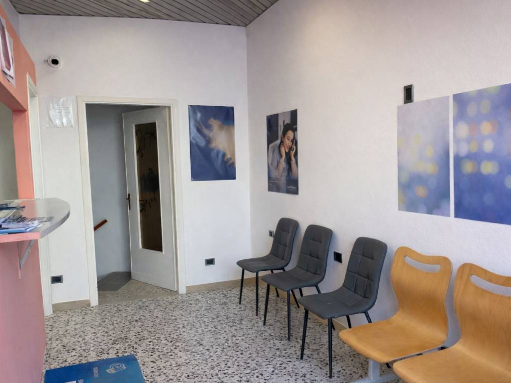 negozio in vendita a Verona in zona Santa Lucia