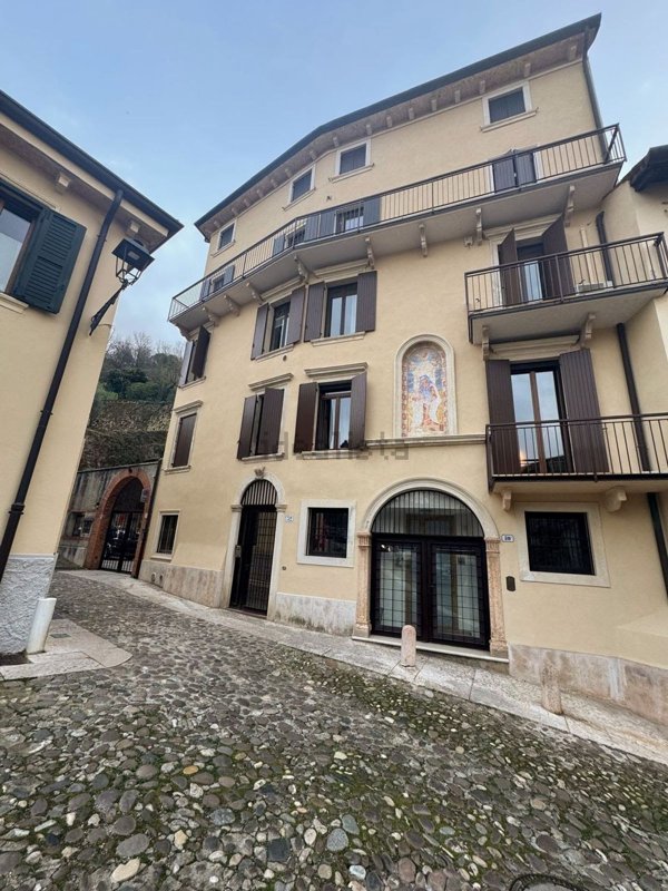 appartamento in vendita a Verona in zona Veronetta