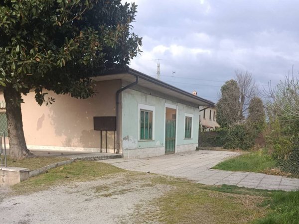 casa indipendente in vendita a Verona in zona Borgo Roma