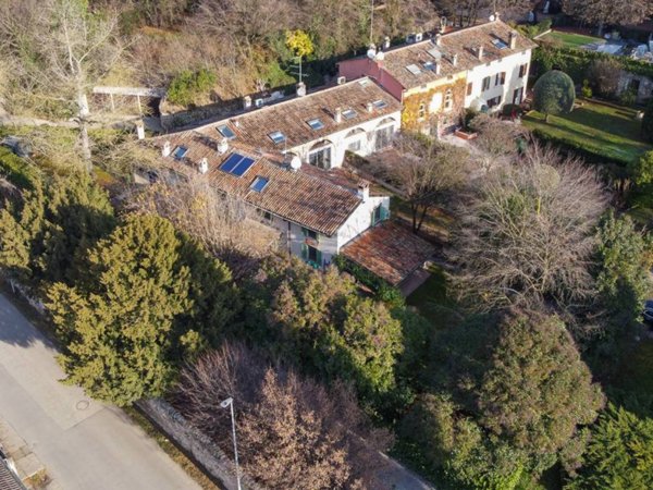 casa indipendente in vendita a Verona in zona Centro Storico