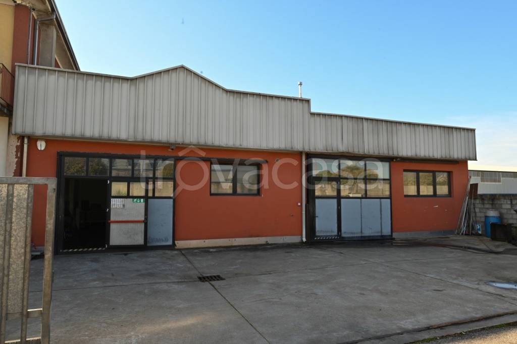 locale commerciale in vendita a Verona