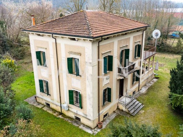 casa indipendente in vendita a Verona in zona Quinzano