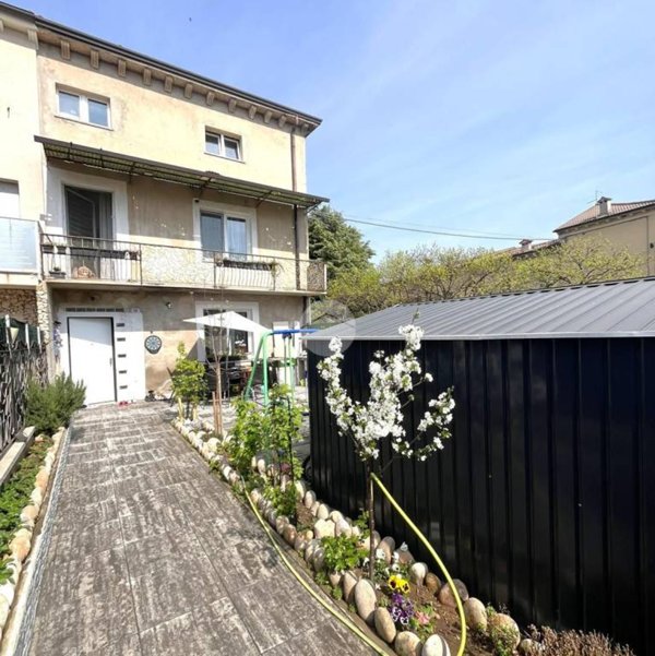 casa indipendente in vendita a Verona in zona Cadidavid