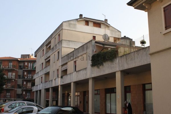 ufficio in vendita a Verona in zona Borgo Roma