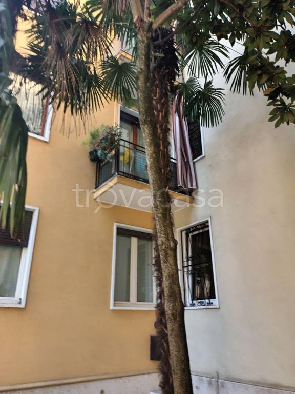 appartamento in vendita a Verona in zona Valdonega