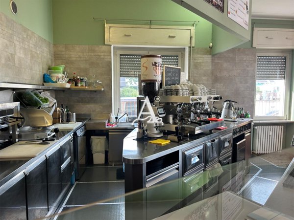 negozio in vendita a Verona in zona Borgo Roma