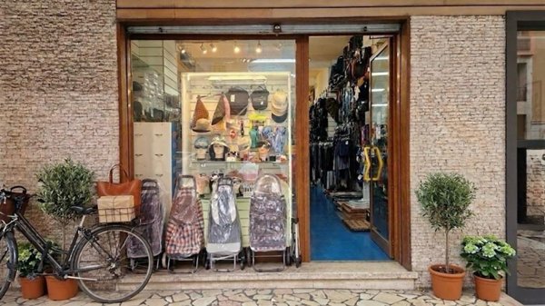 locale commerciale in vendita a Verona