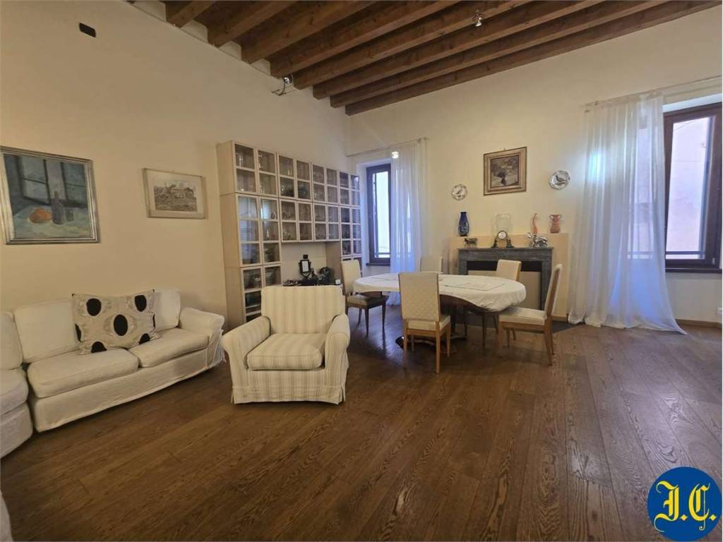 appartamento in vendita a Verona in zona Centro Storico