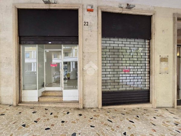 negozio in vendita a Verona in zona Centro Storico