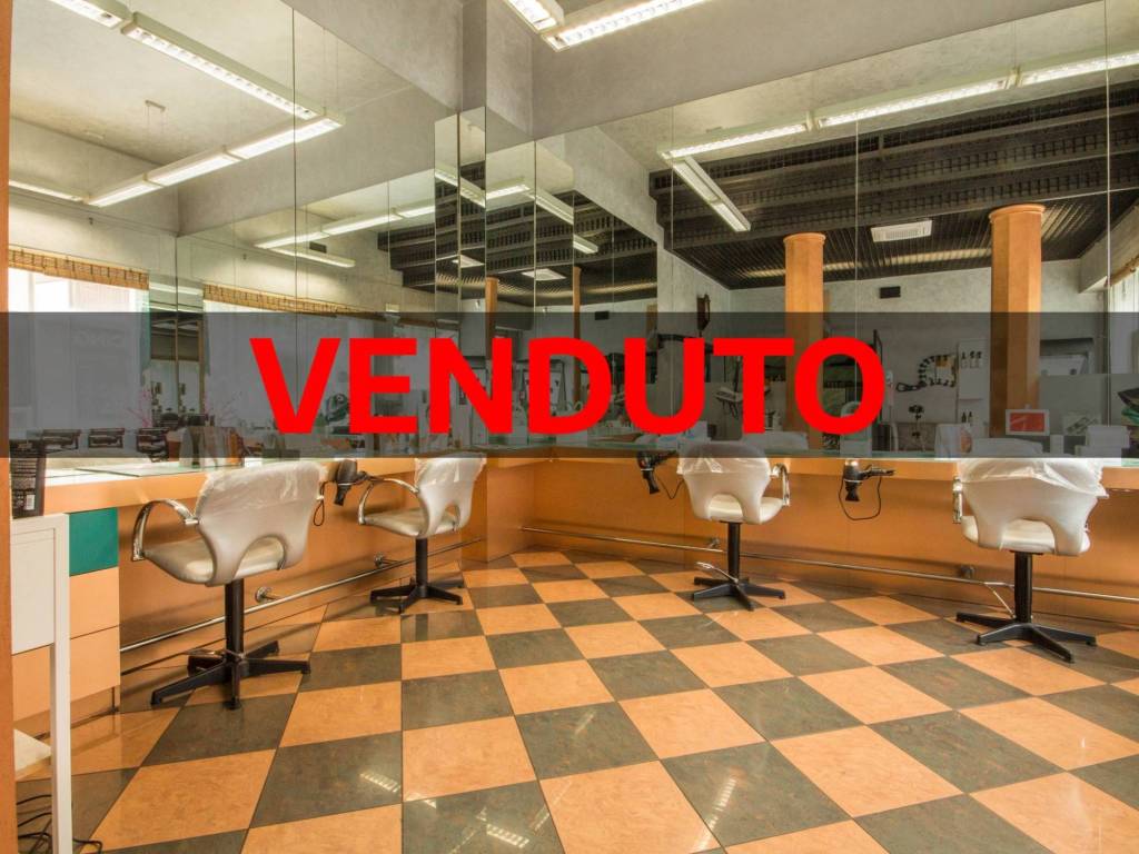 negozio in vendita a Verona in zona Porto Crencano