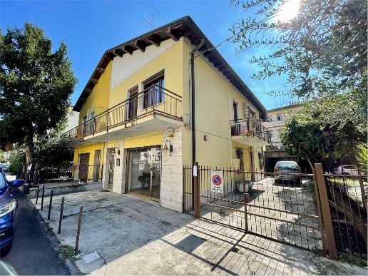 casa indipendente in vendita a Verona in zona Borgo Roma