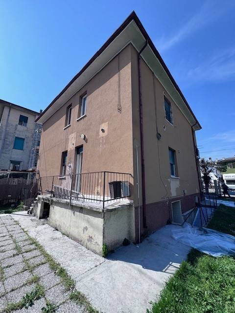 appartamento in vendita a Verona in zona Parona di Valpolicella
