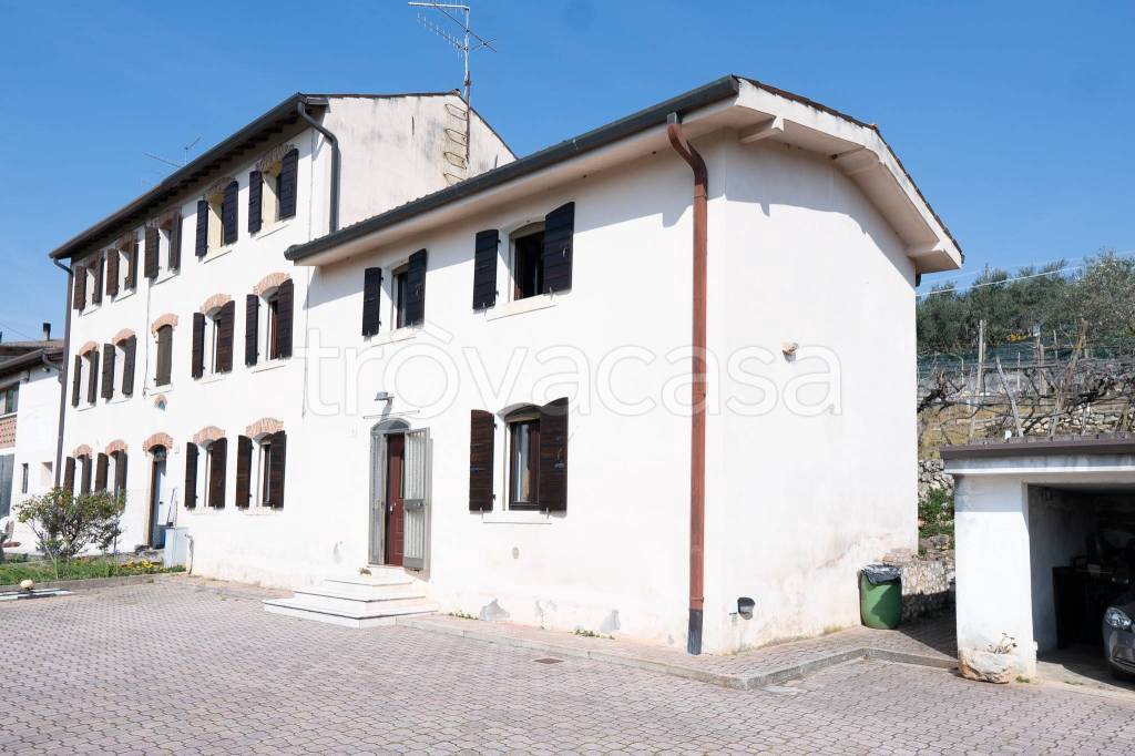 casa indipendente in vendita a Verona in zona Quinzano