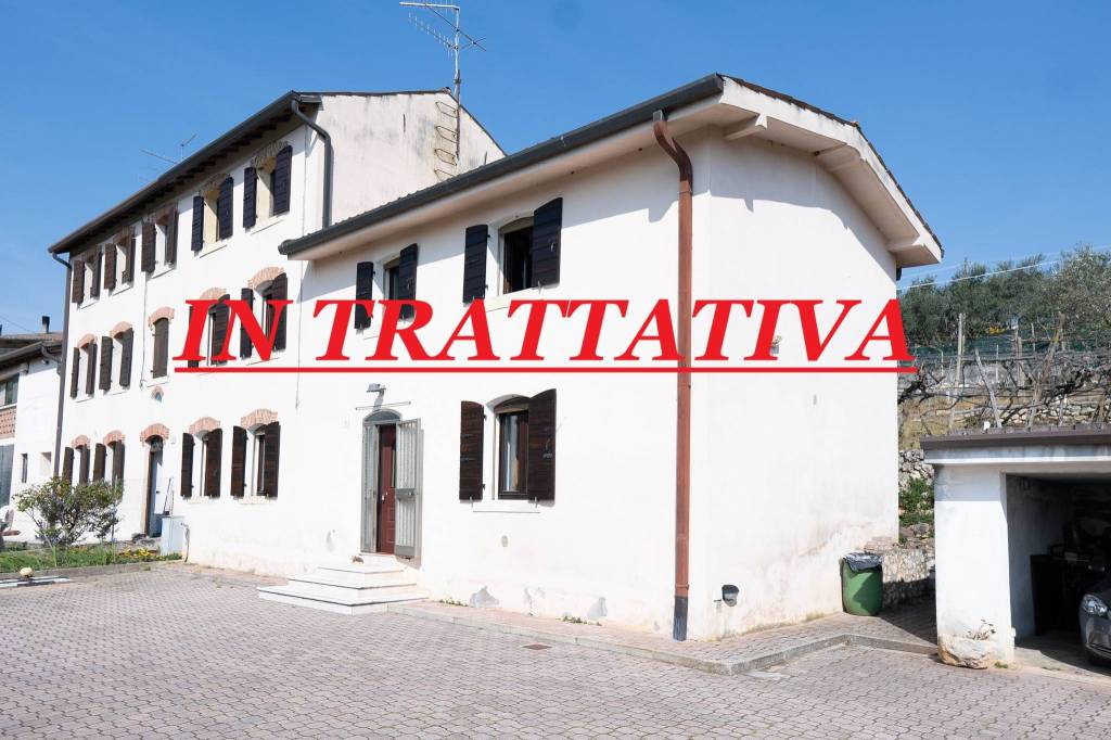casa indipendente in vendita a Verona in zona Quinzano