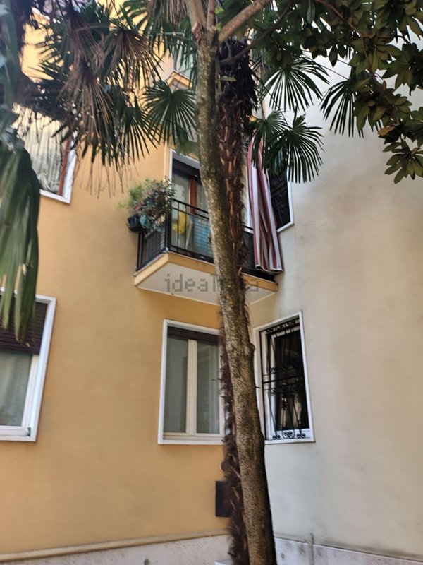 appartamento in vendita a Verona in zona Valdonega