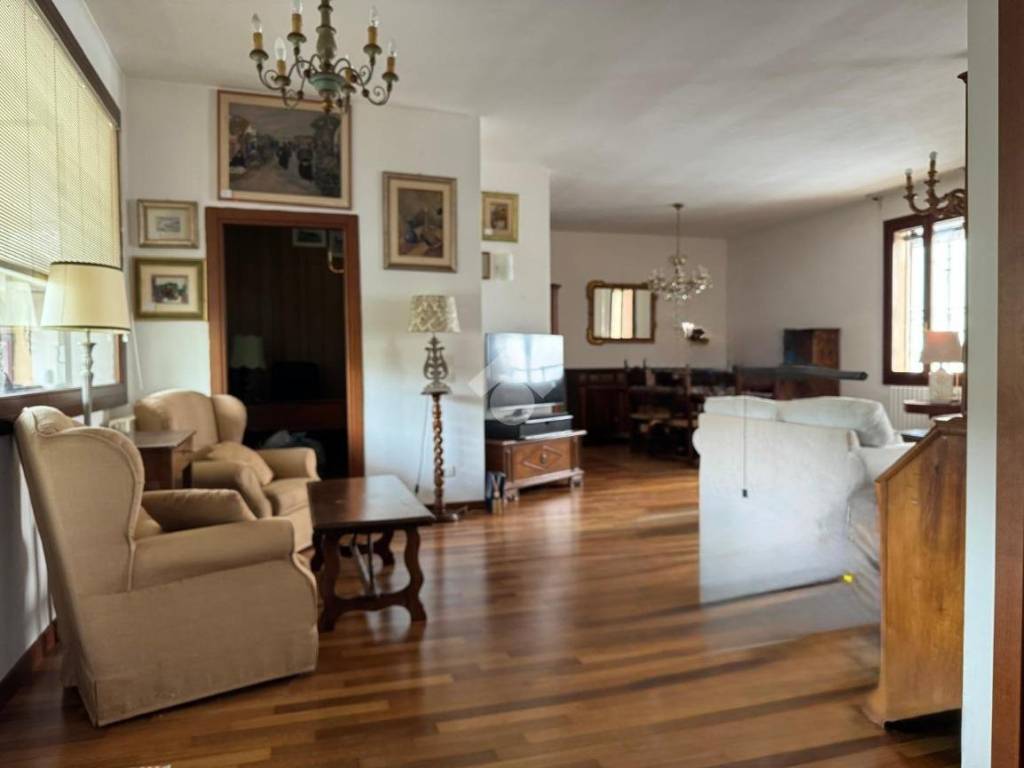 appartamento in vendita a Verona in zona Valdonega