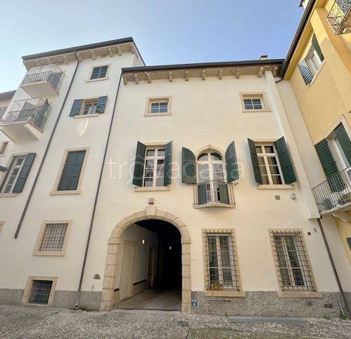 appartamento in vendita a Verona in zona Centro Storico