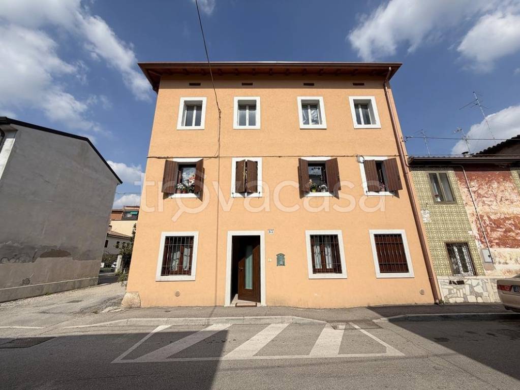 appartamento in vendita a Verona in zona Santa Lucia