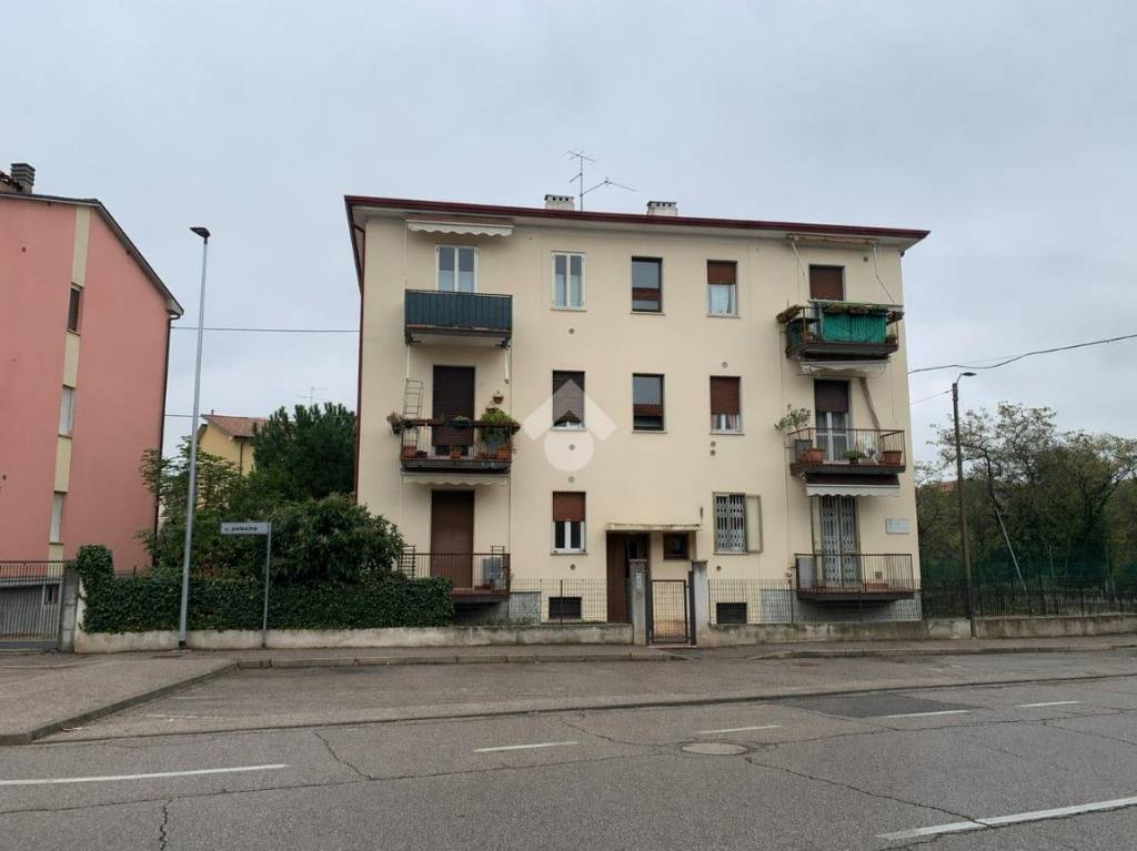 appartamento in vendita a Verona in zona Borgo Roma