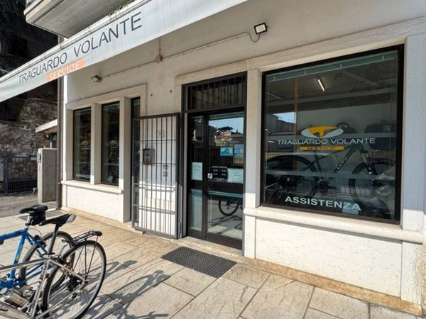 negozio in vendita a Verona in zona Porto Crencano