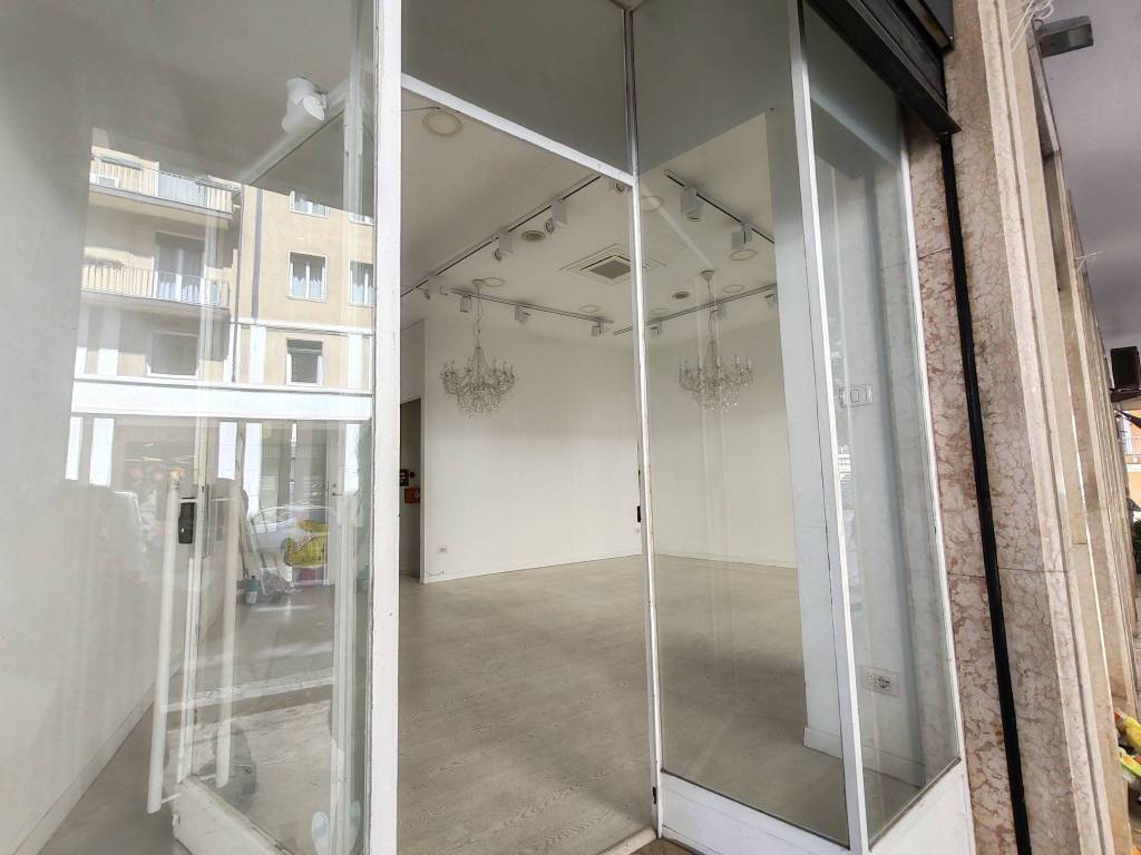 negozio in vendita a Verona in zona Centro Storico