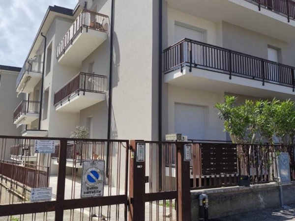 appartamento in vendita a Verona in zona Cadidavid