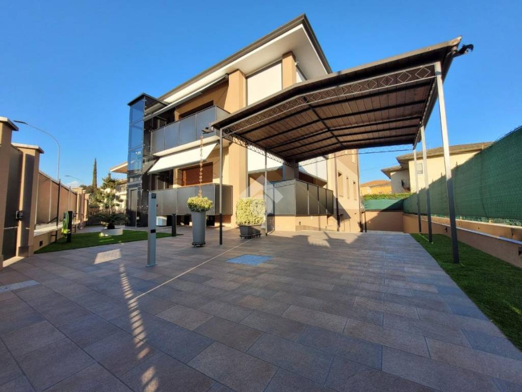 appartamento in vendita a Verona in zona Cadidavid