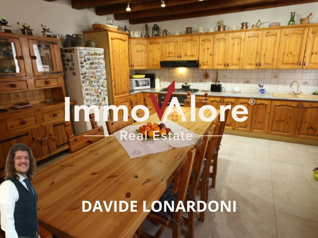 appartamento in vendita a Verona in zona Santa Lucia