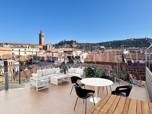 appartamento in vendita a Verona in zona Centro Storico