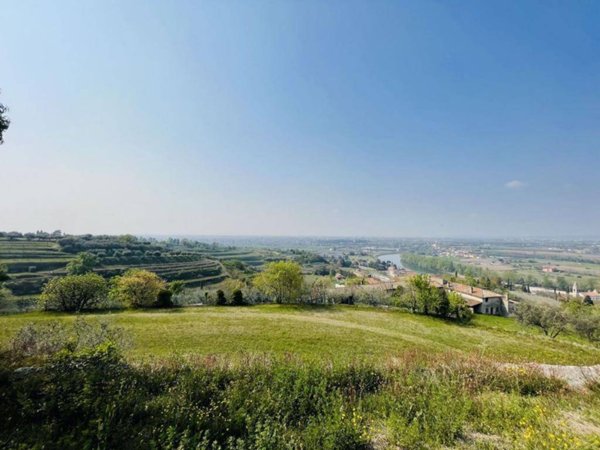 casa indipendente in vendita a Verona in zona Parona di Valpolicella