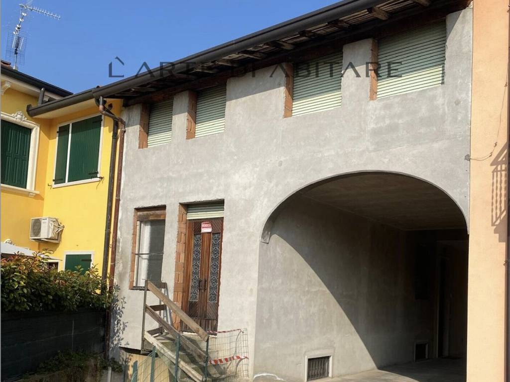 casa indipendente in vendita a Verona in zona Cadidavid