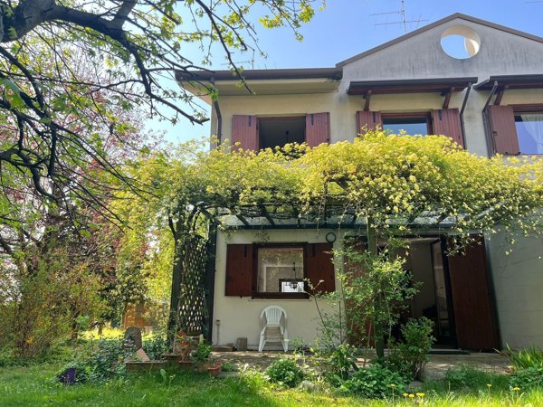 casa indipendente in vendita a Verona