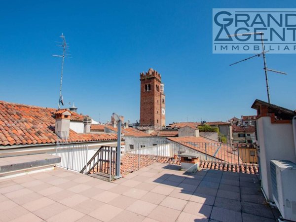 appartamento in vendita a Verona in zona Centro Storico