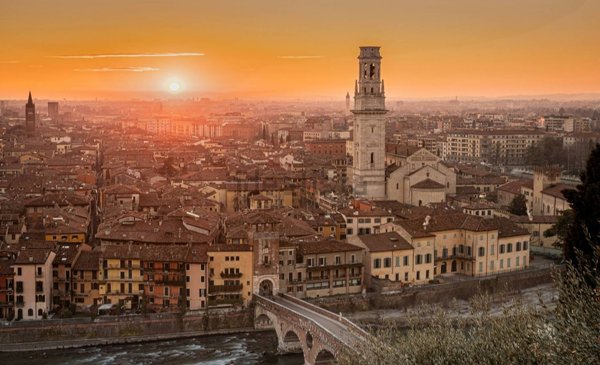casa indipendente in vendita a Verona in zona Quinzano