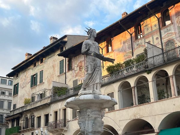 appartamento in vendita a Verona in zona Centro Storico